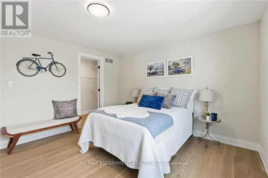 7 BARTLETT AVENUE