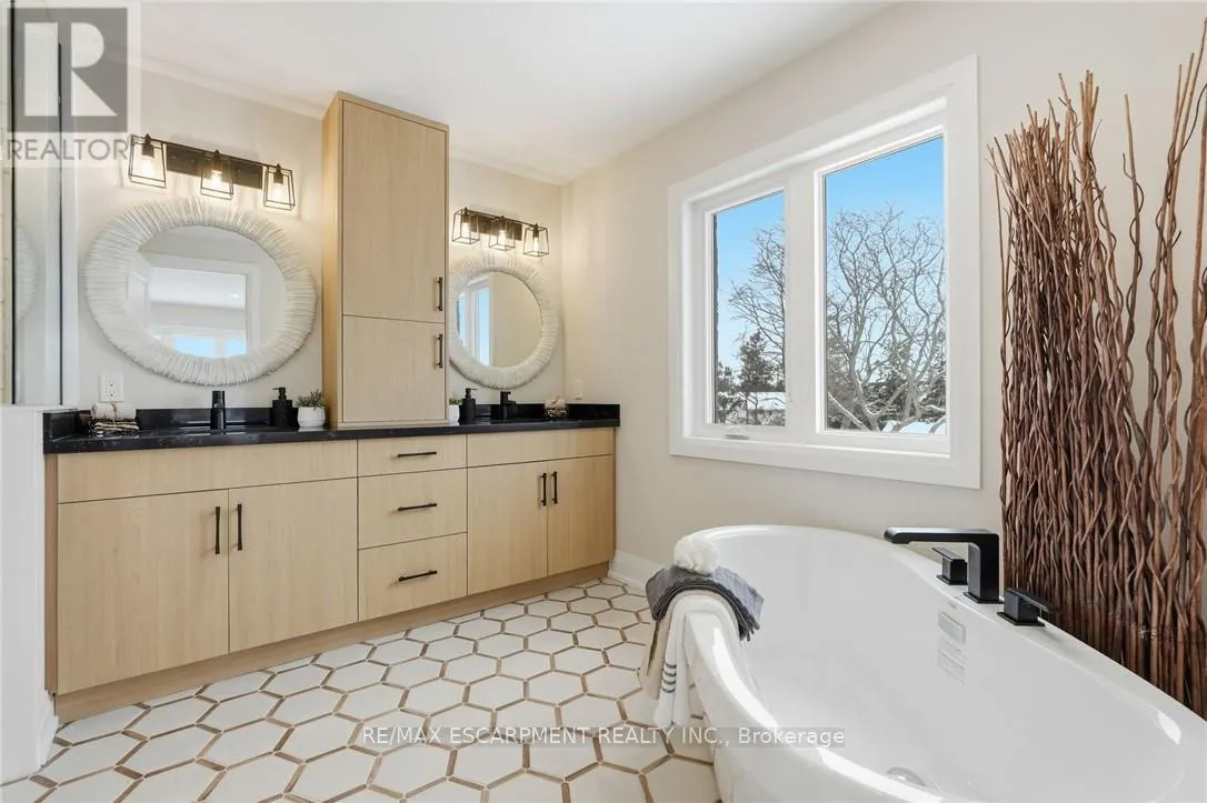 7 BARTLETT AVENUE