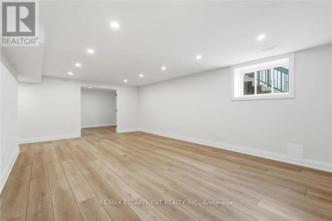 7 BARTLETT AVENUE