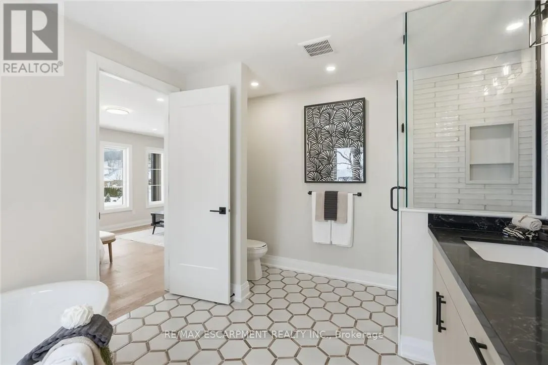 7 BARTLETT AVENUE