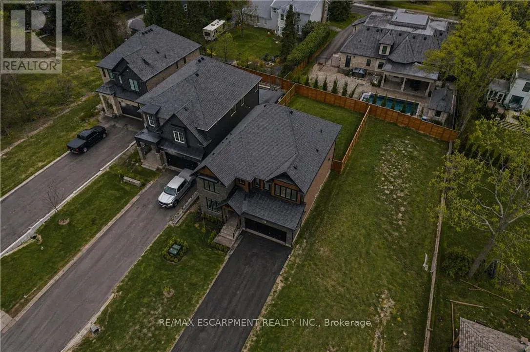 7 BARTLETT AVENUE
