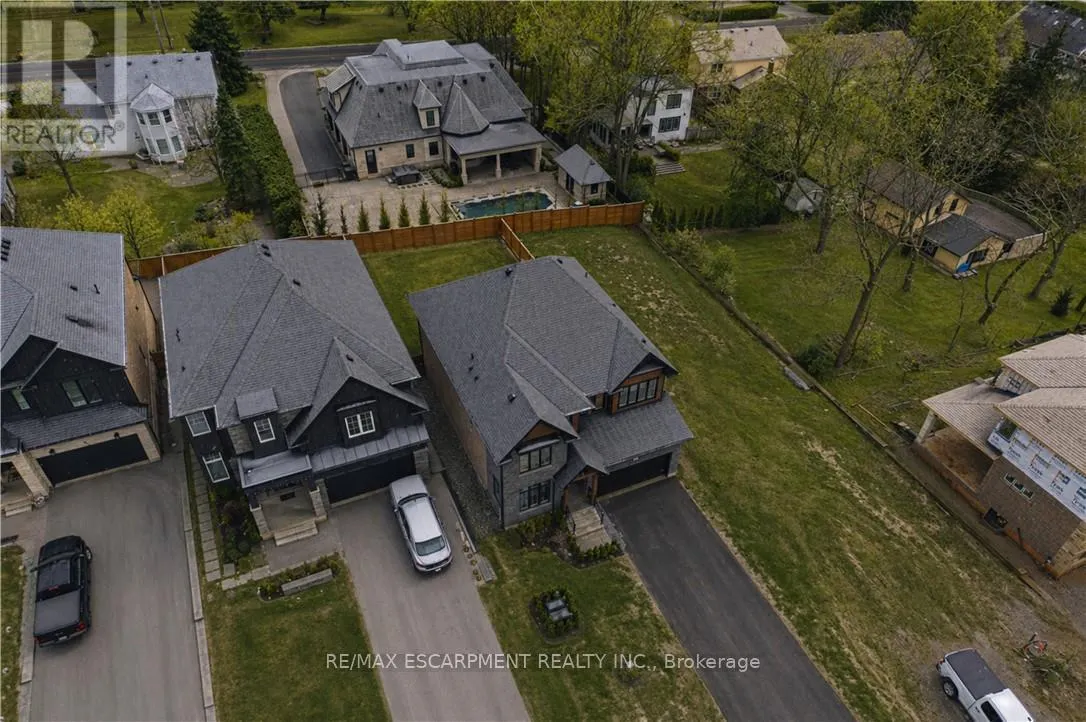 7 BARTLETT AVENUE