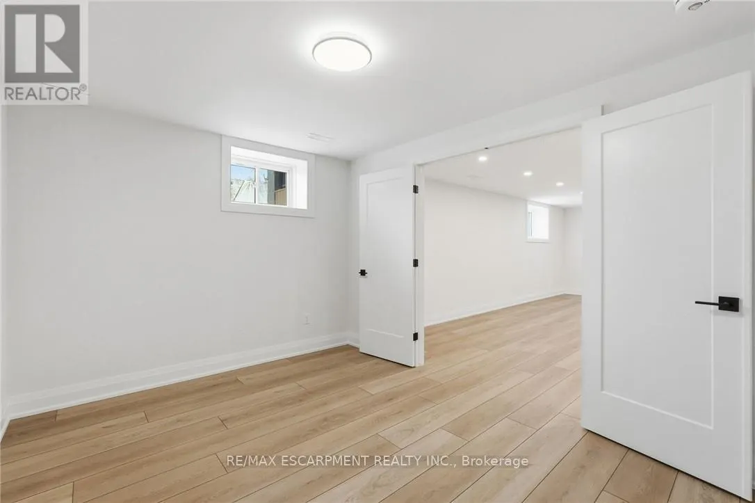 7 BARTLETT AVENUE