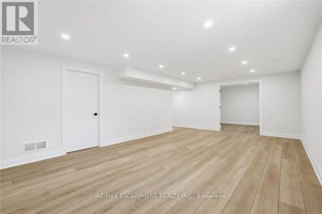 7 BARTLETT AVENUE