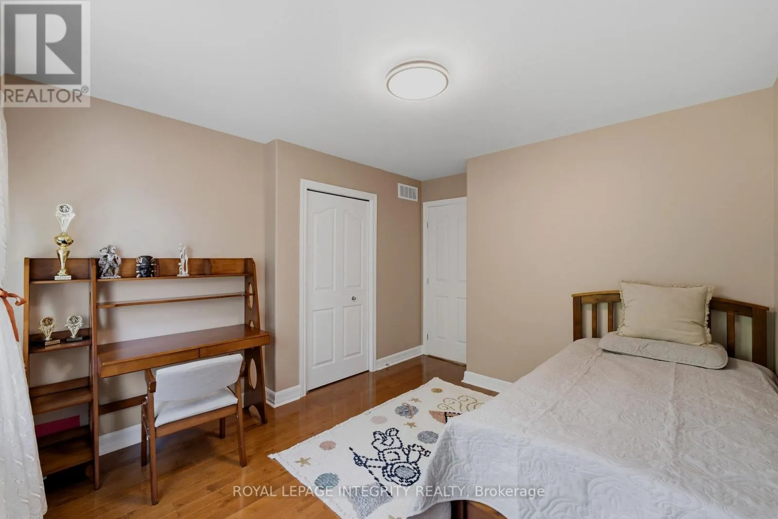 119 WOLISTON CRESCENT