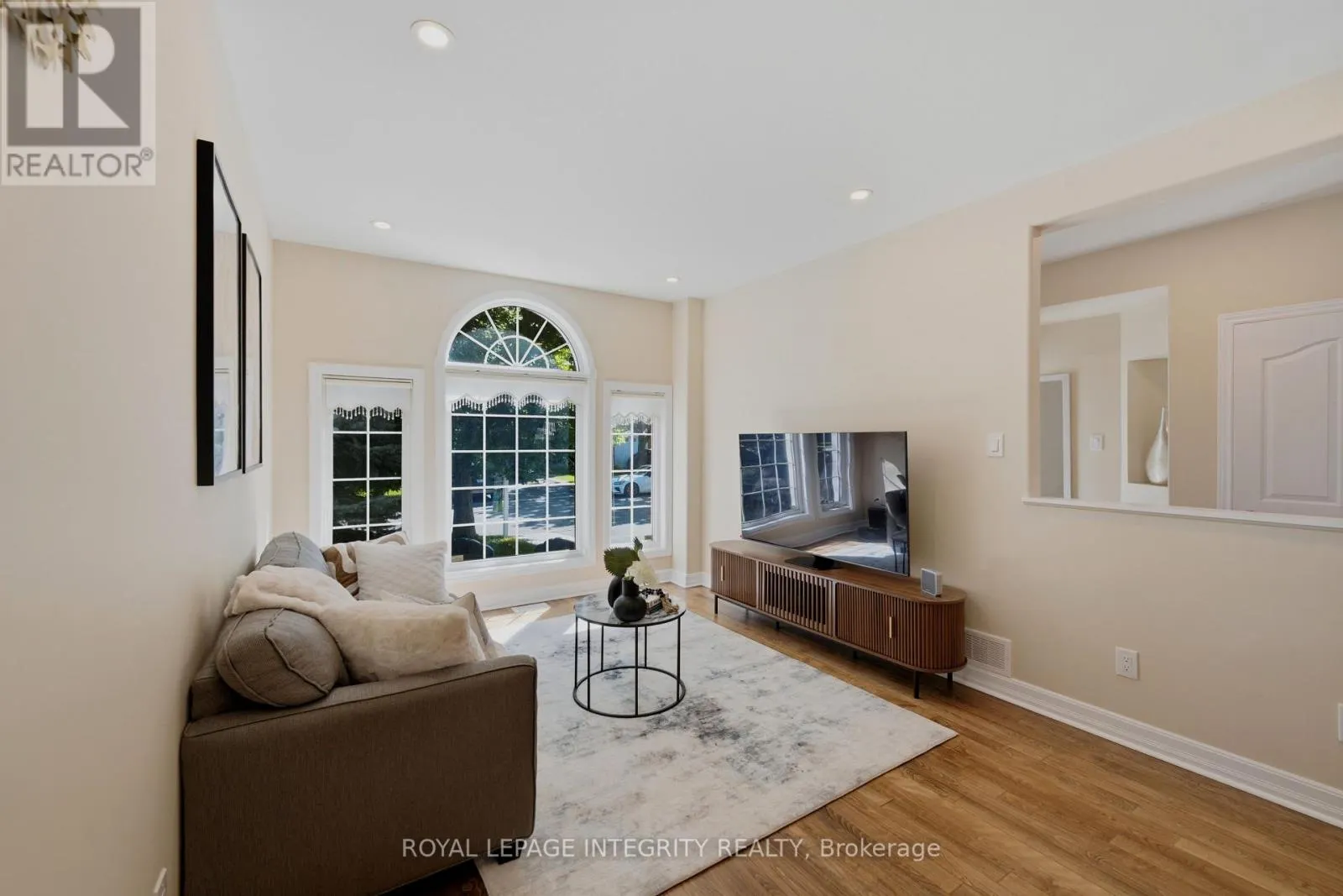 119 WOLISTON CRESCENT