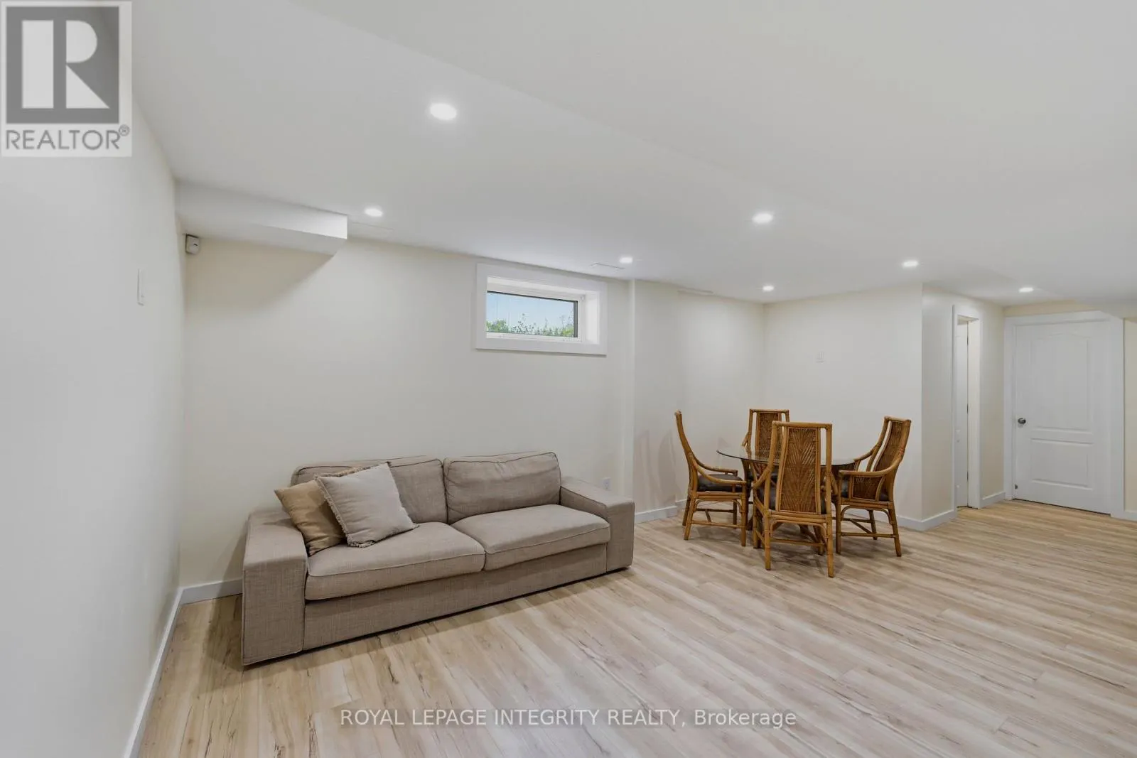 119 WOLISTON CRESCENT