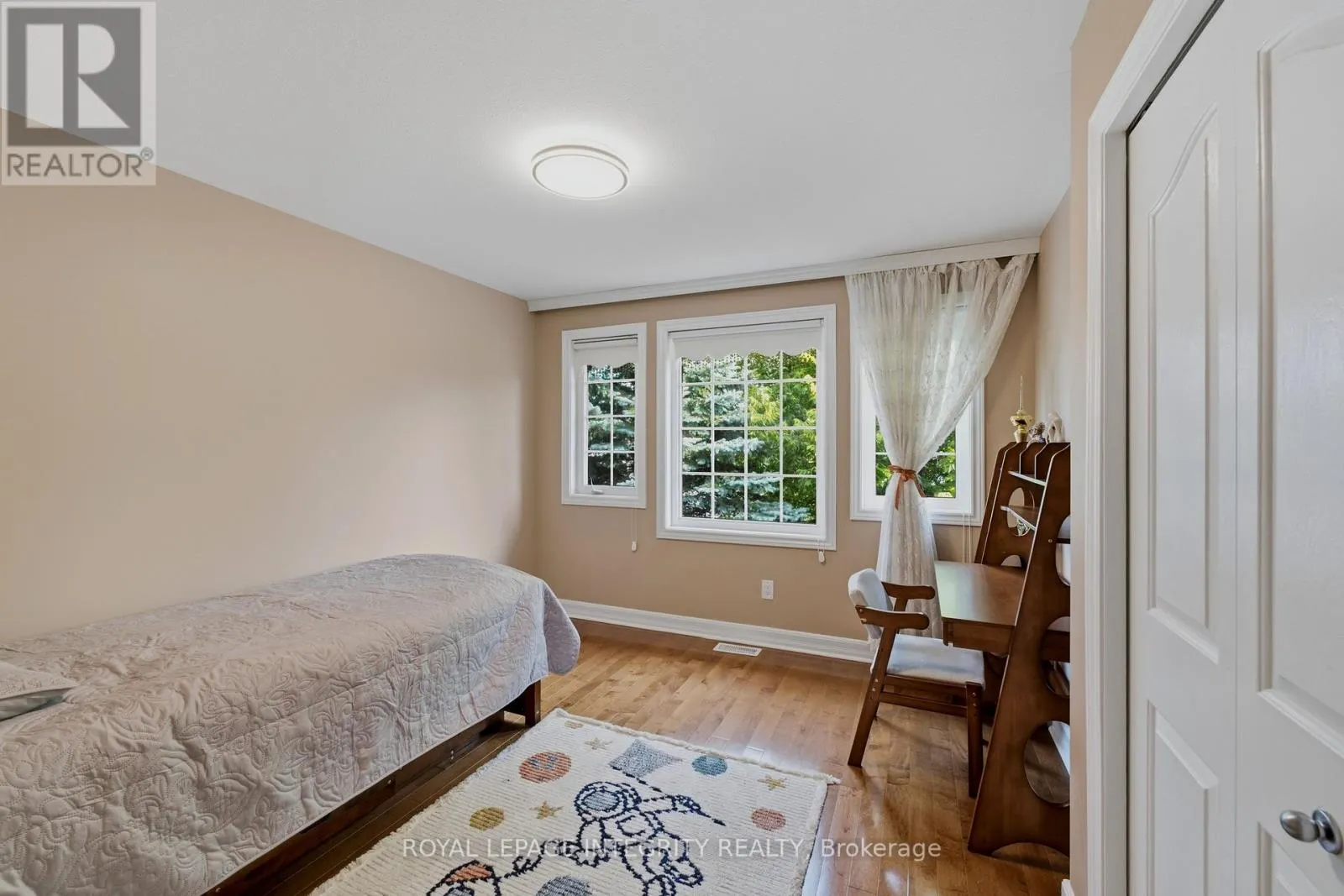 119 WOLISTON CRESCENT