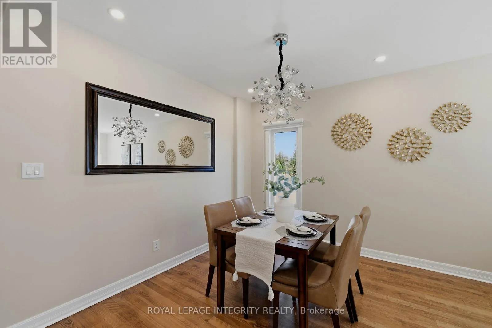 119 WOLISTON CRESCENT