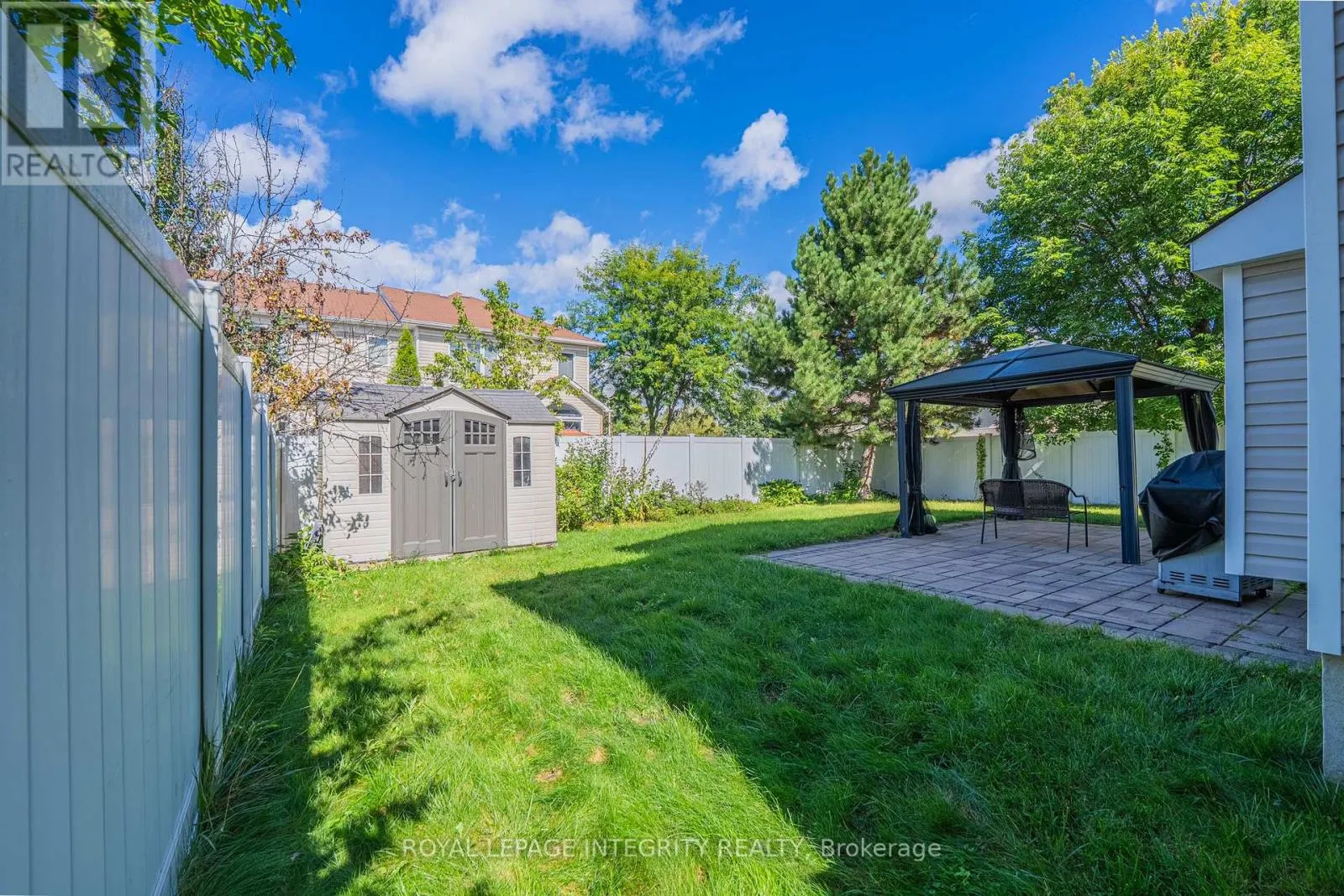 119 WOLISTON CRESCENT