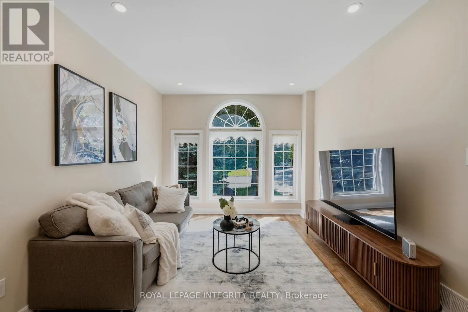 119 WOLISTON CRESCENT