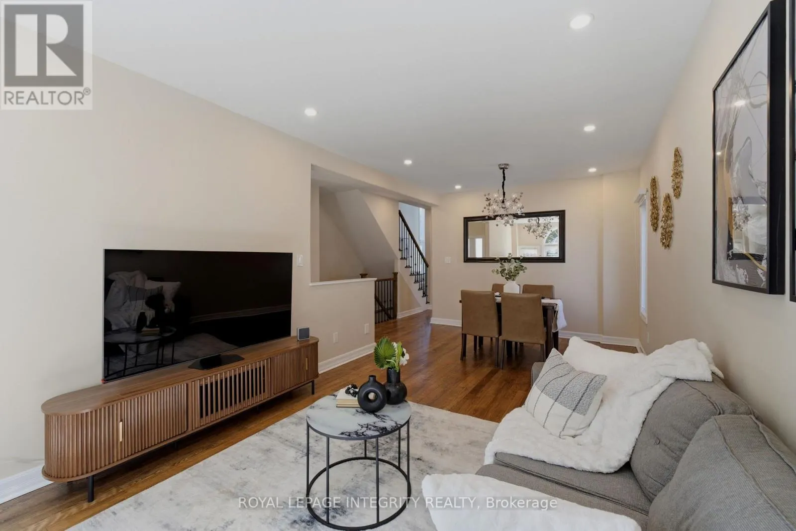 119 WOLISTON CRESCENT
