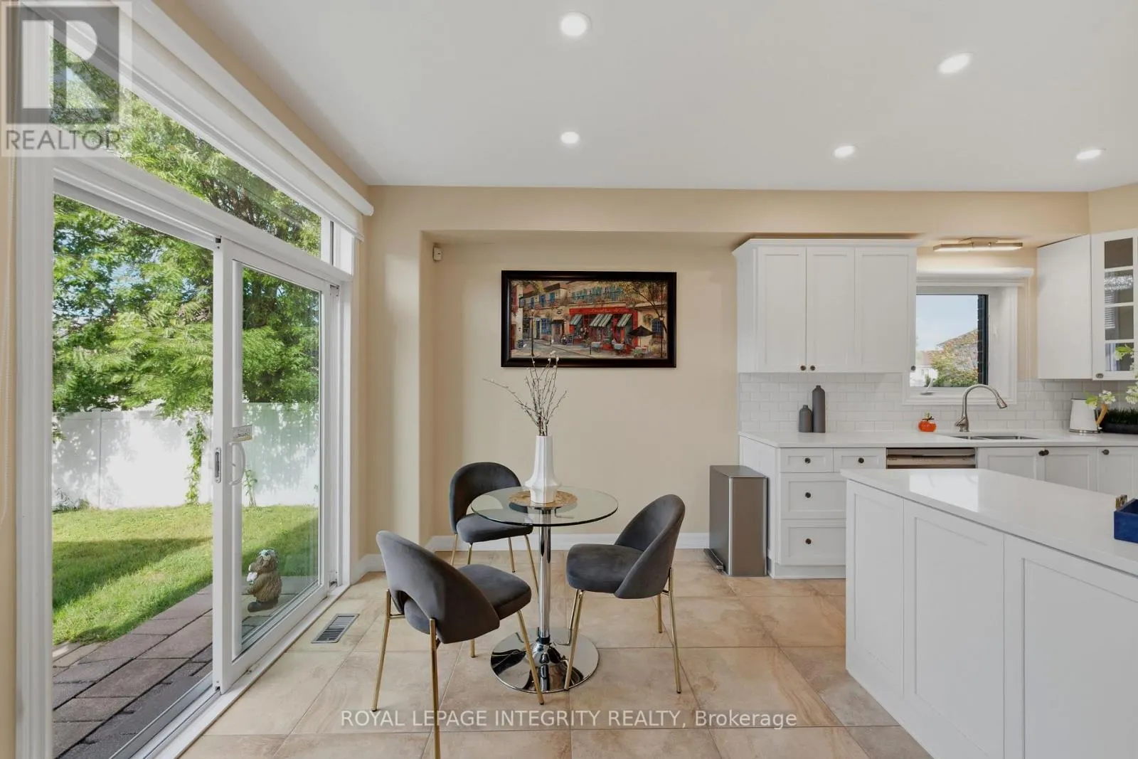 119 WOLISTON CRESCENT