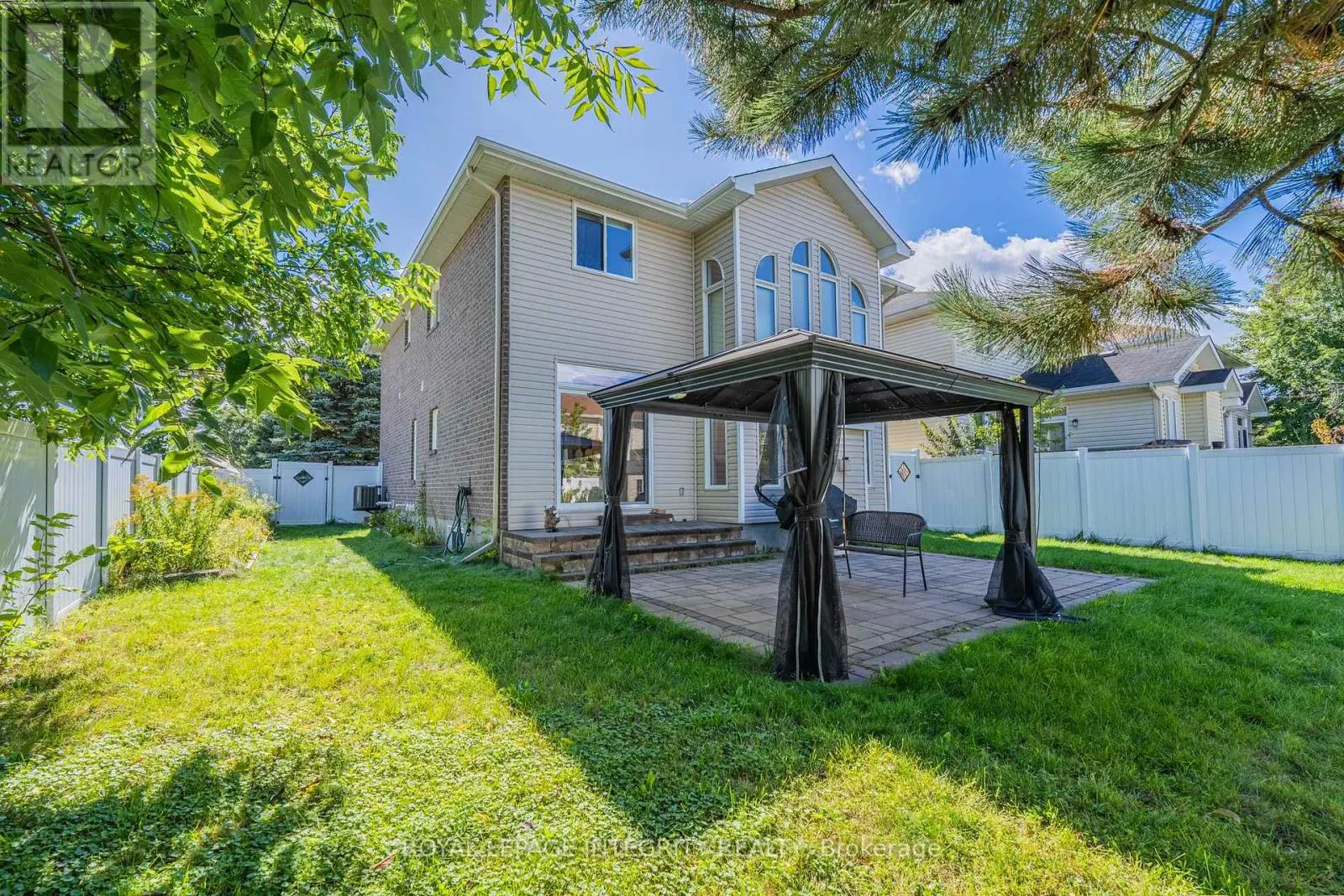 119 WOLISTON CRESCENT