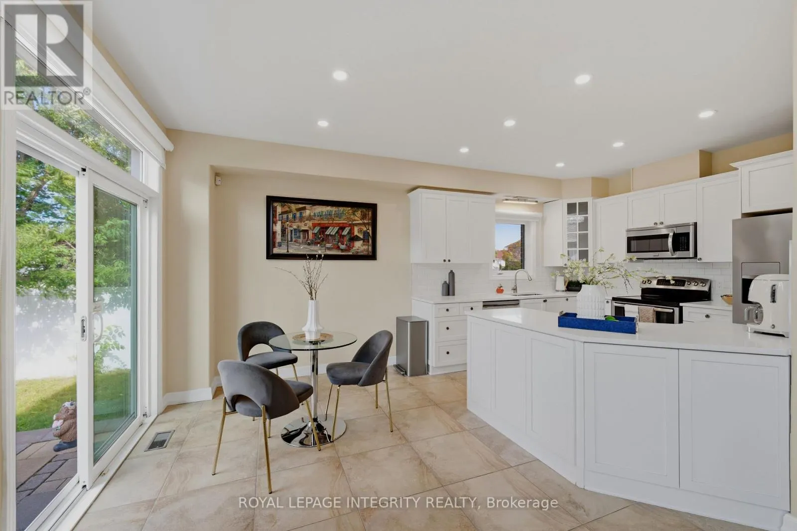 119 WOLISTON CRESCENT