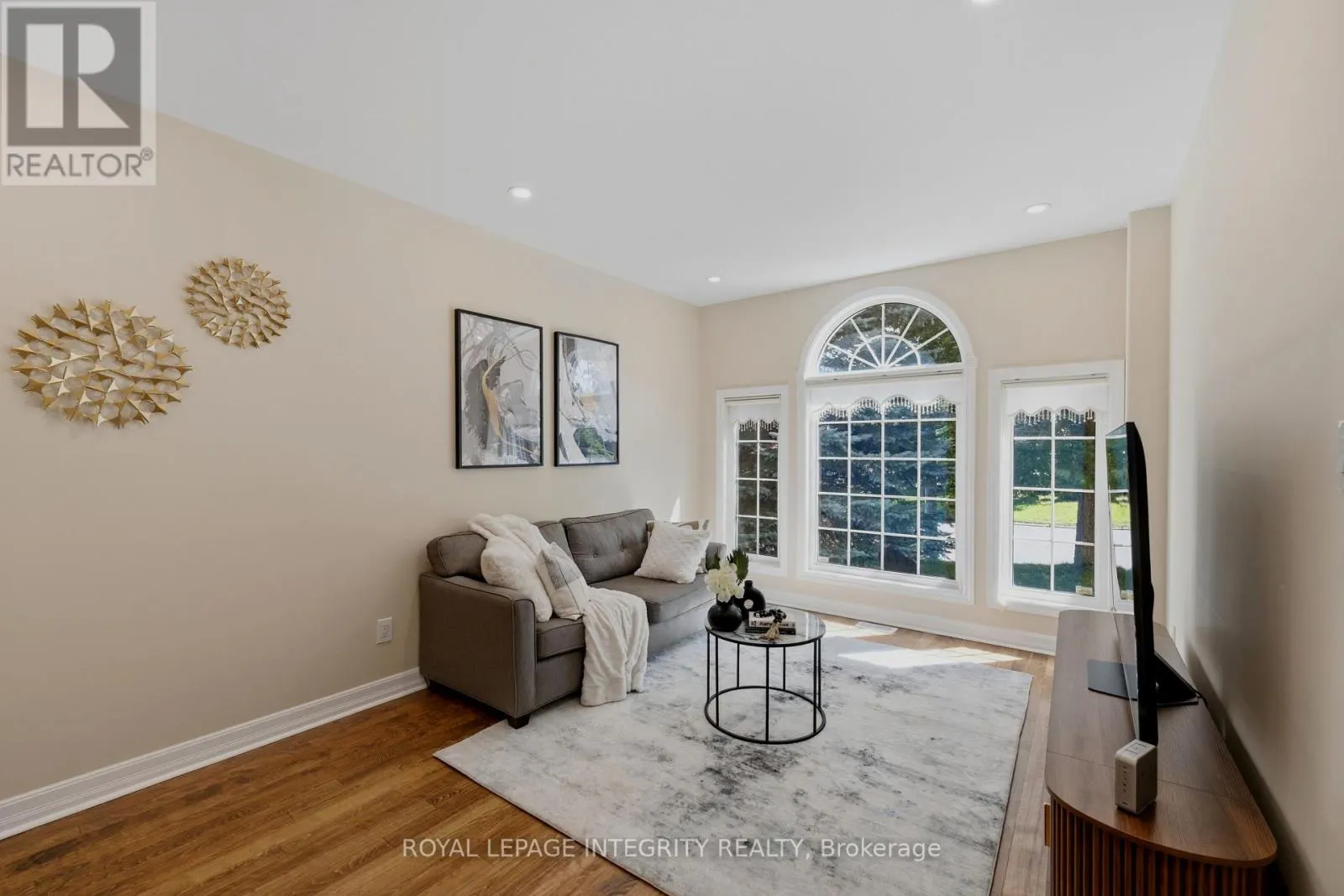119 WOLISTON CRESCENT