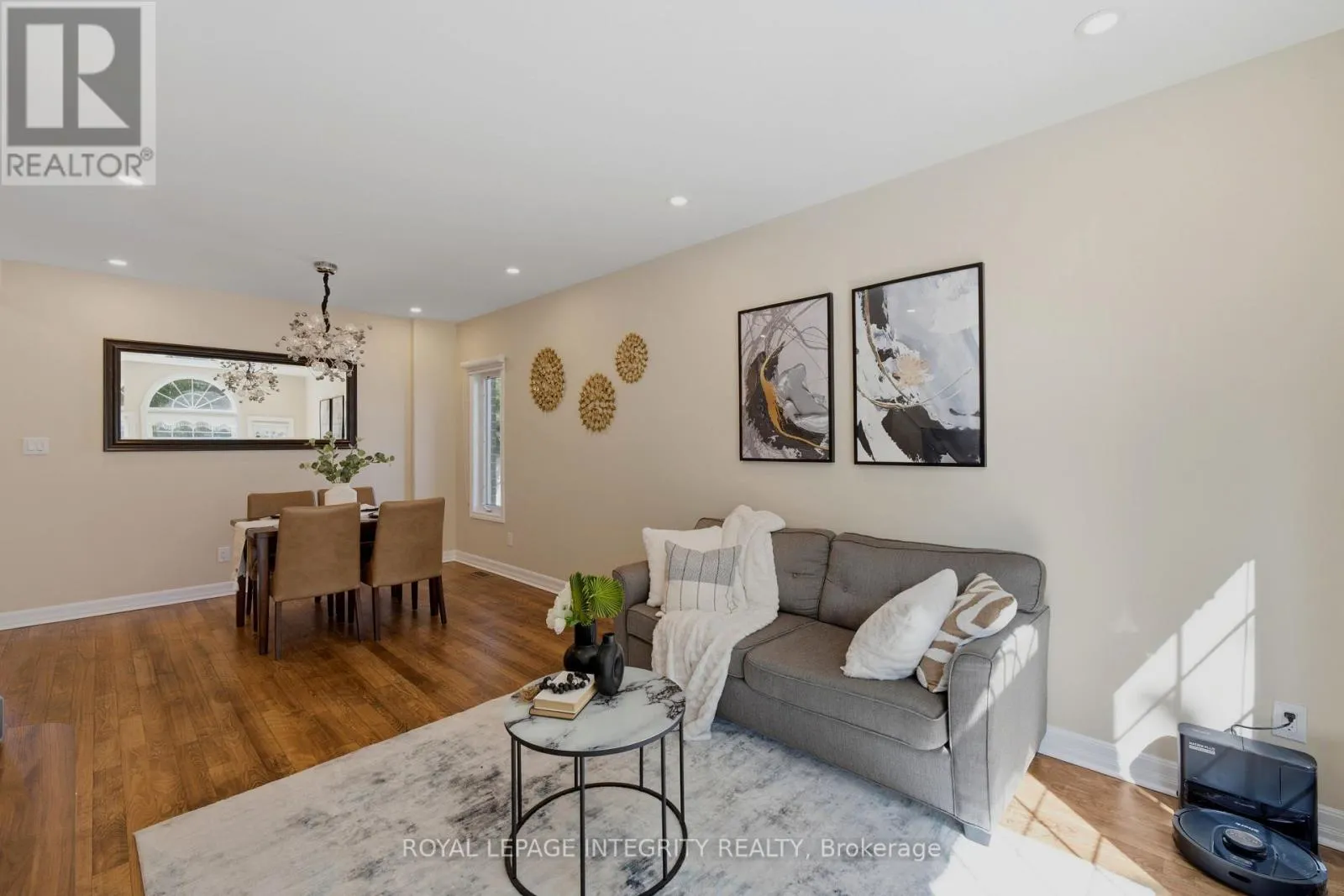 119 WOLISTON CRESCENT