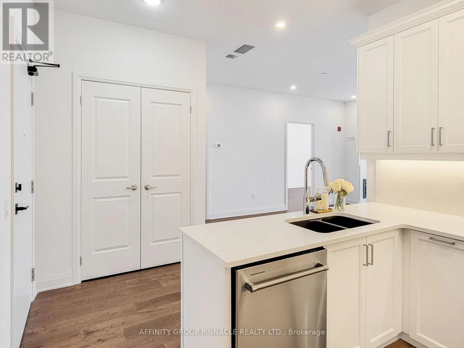 309 - 99 LOUISA STREET #309