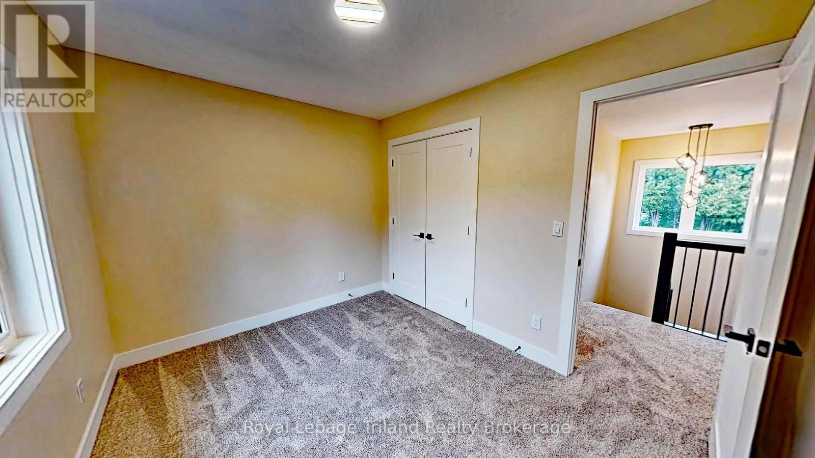 276 MAIN STREET W