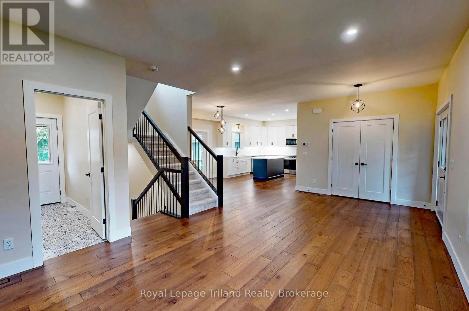 276 MAIN STREET W