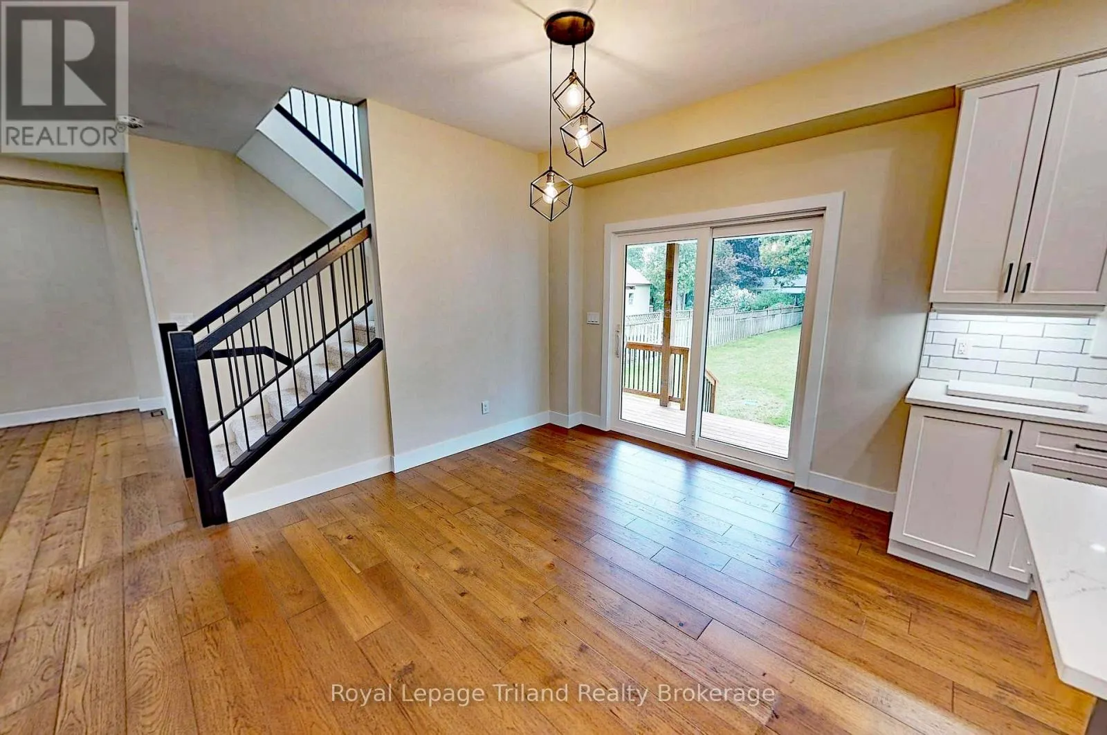 276 MAIN STREET W