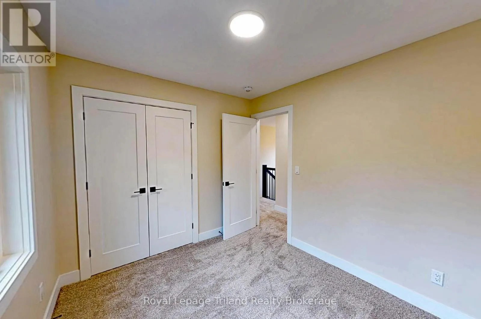 276 MAIN STREET W