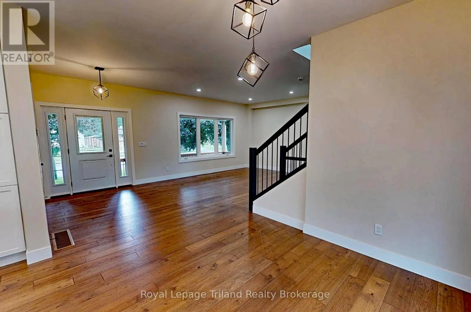 276 MAIN STREET W