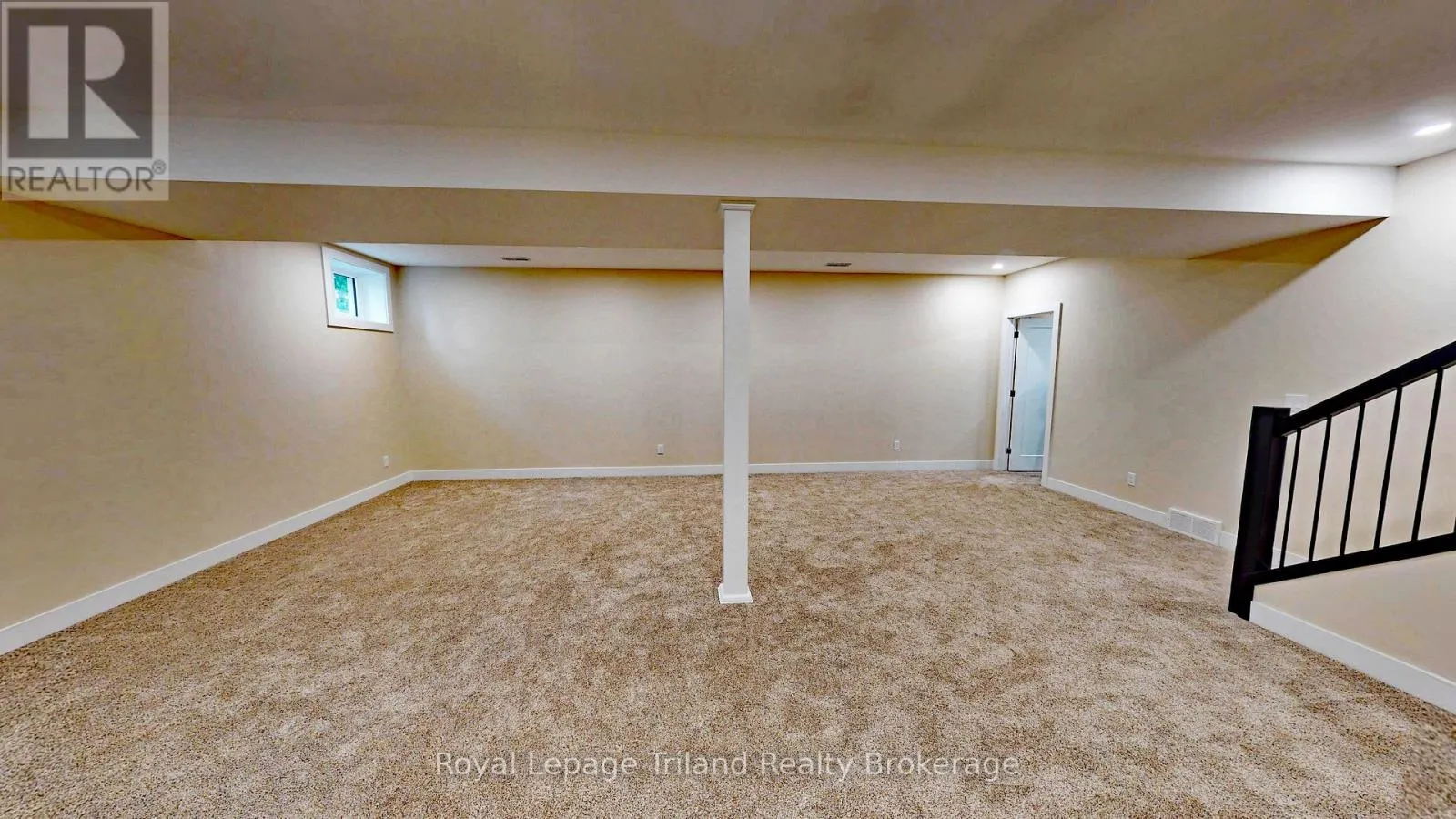 276 MAIN STREET W
