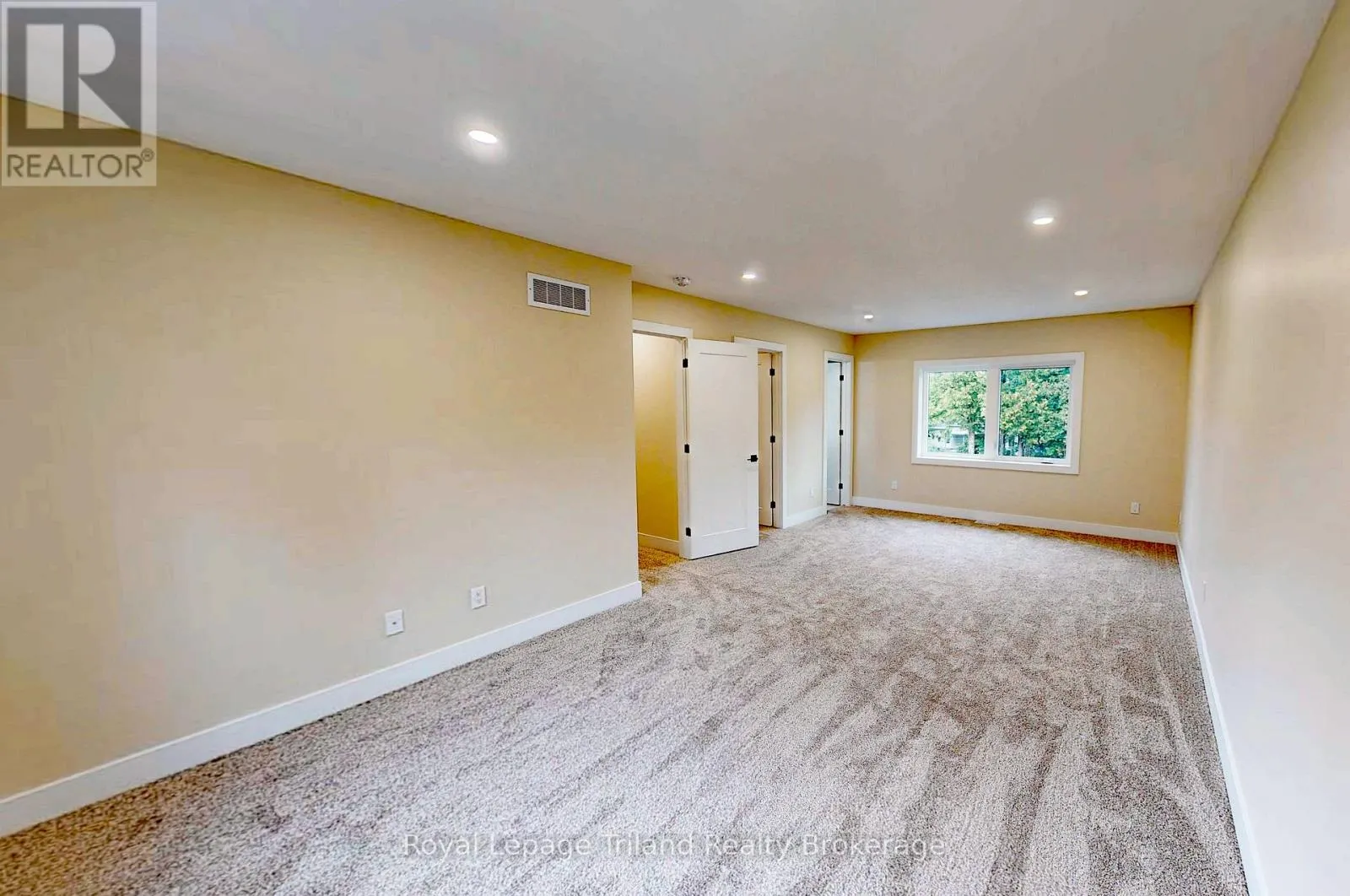 276 MAIN STREET W