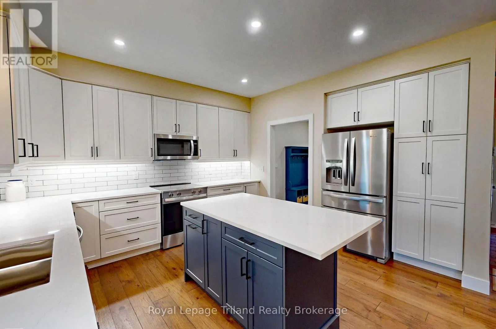 276 MAIN STREET W