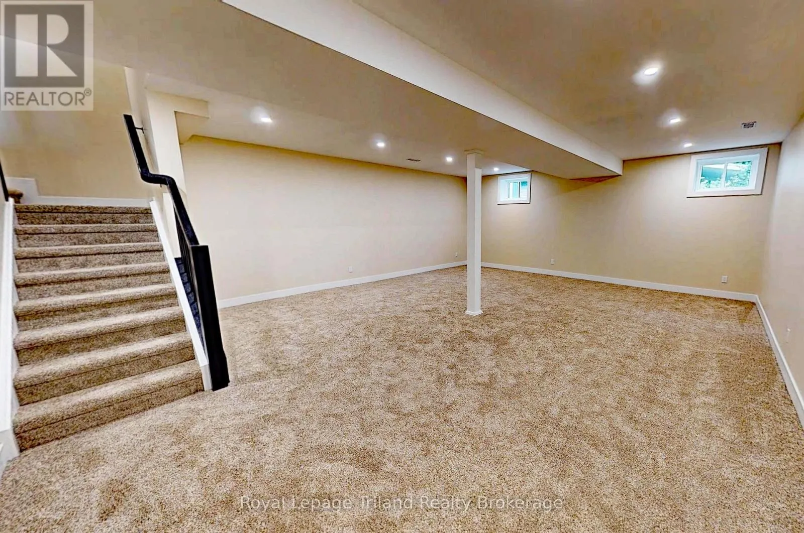 276 MAIN STREET W