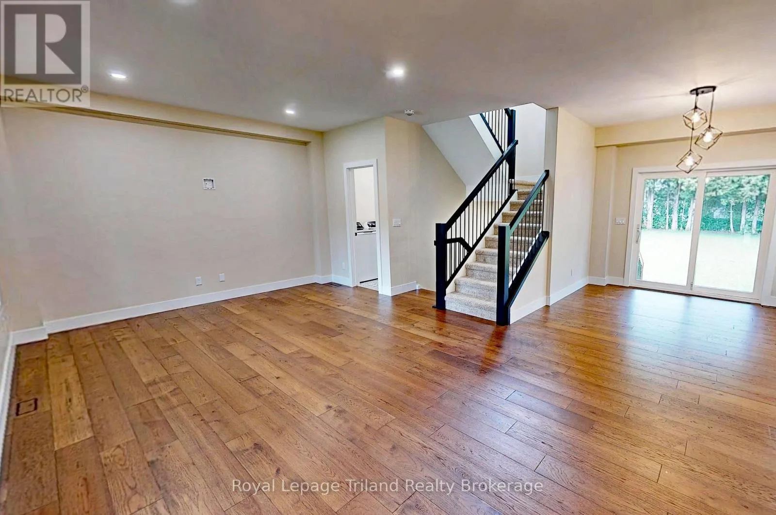 276 MAIN STREET W