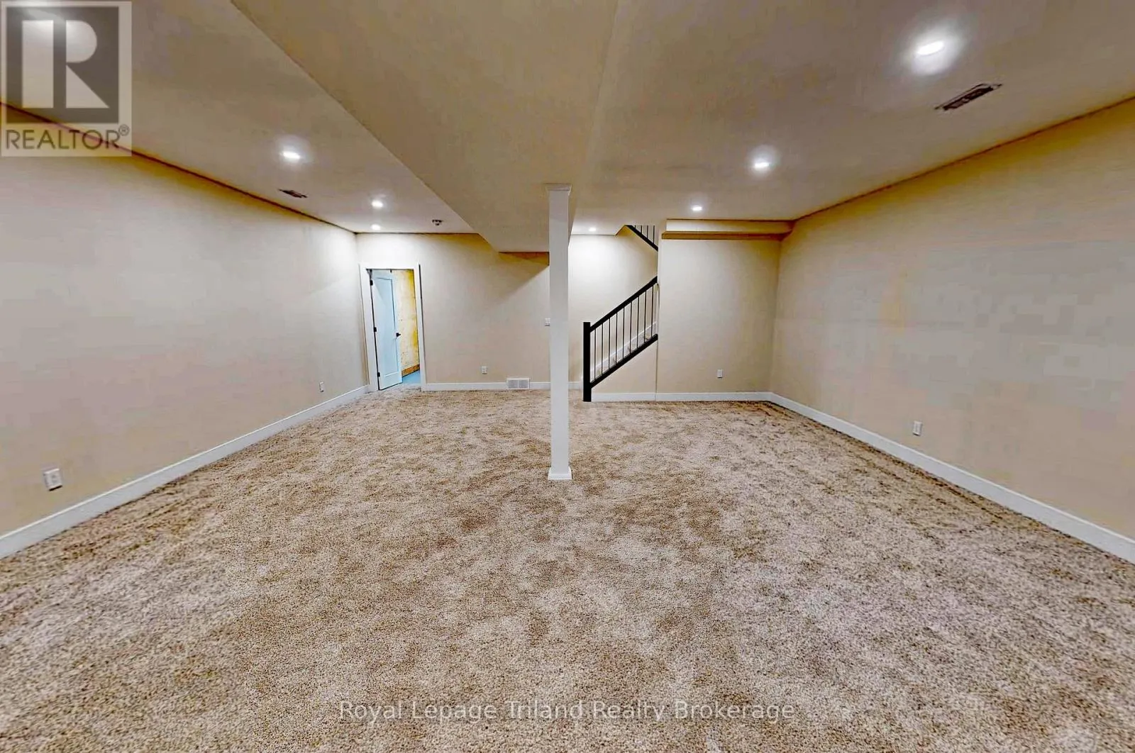 276 MAIN STREET W