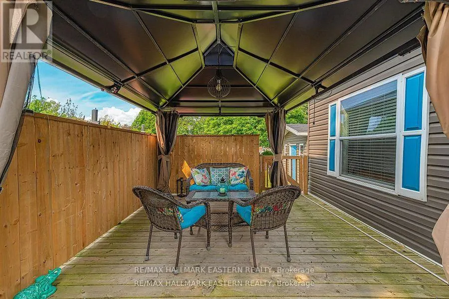 6 HILLVIEW DRIVE