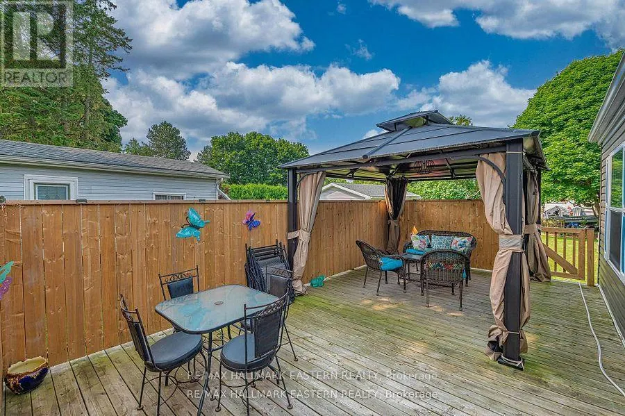 6 HILLVIEW DRIVE