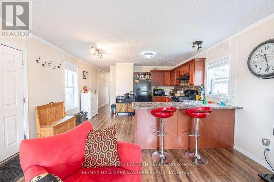 6 HILLVIEW DRIVE