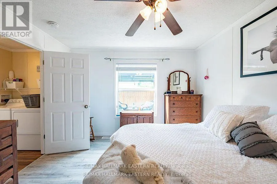 6 HILLVIEW DRIVE