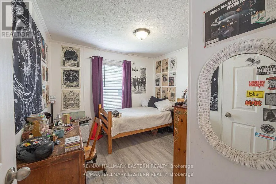 6 HILLVIEW DRIVE