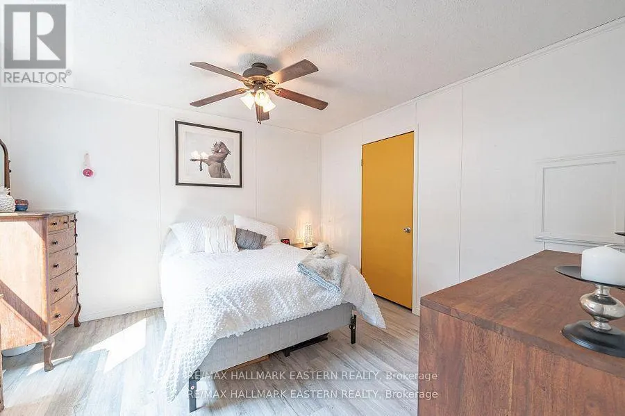 6 HILLVIEW DRIVE