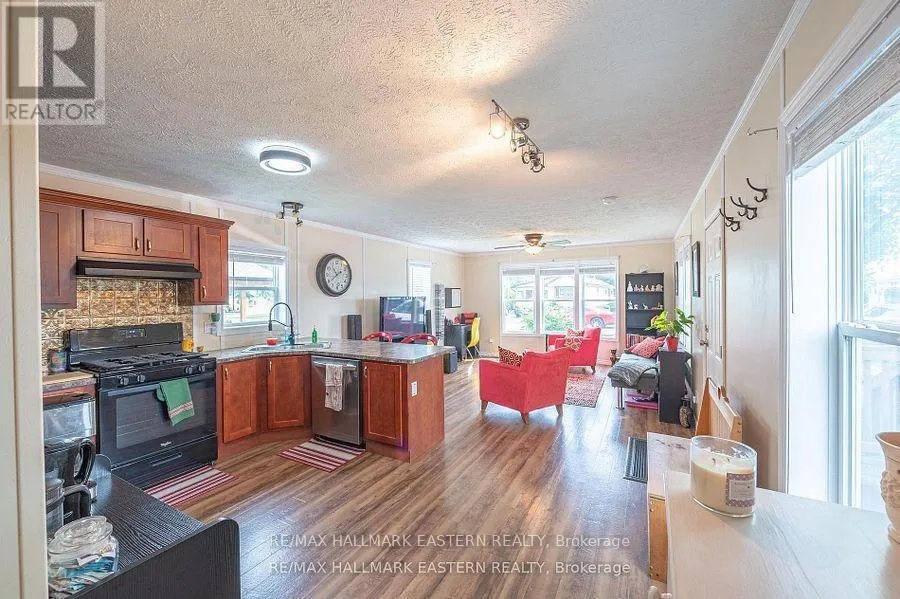6 HILLVIEW DRIVE