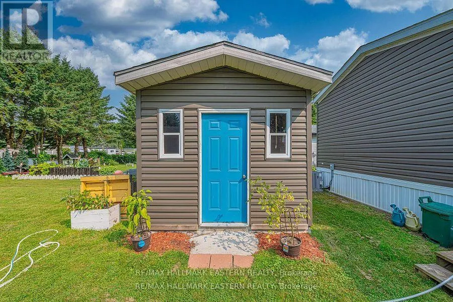 6 HILLVIEW DRIVE