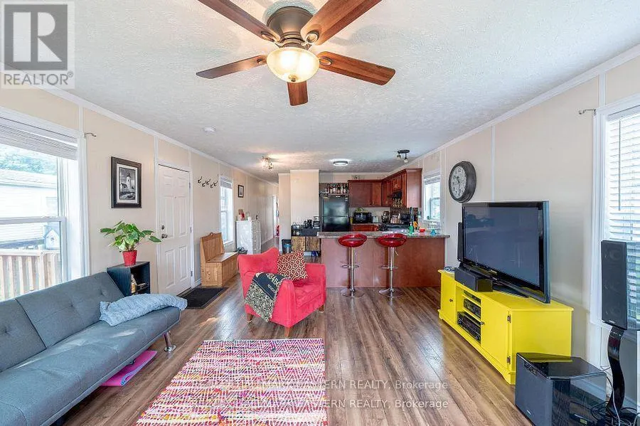6 HILLVIEW DRIVE