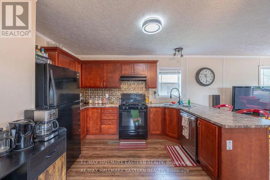 6 HILLVIEW DRIVE