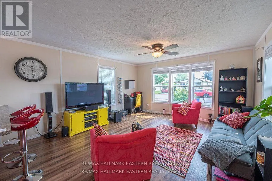 6 HILLVIEW DRIVE