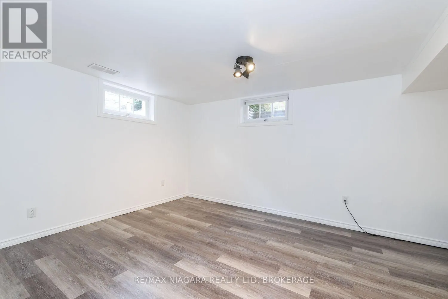 42 STRATHCONA DRIVE S