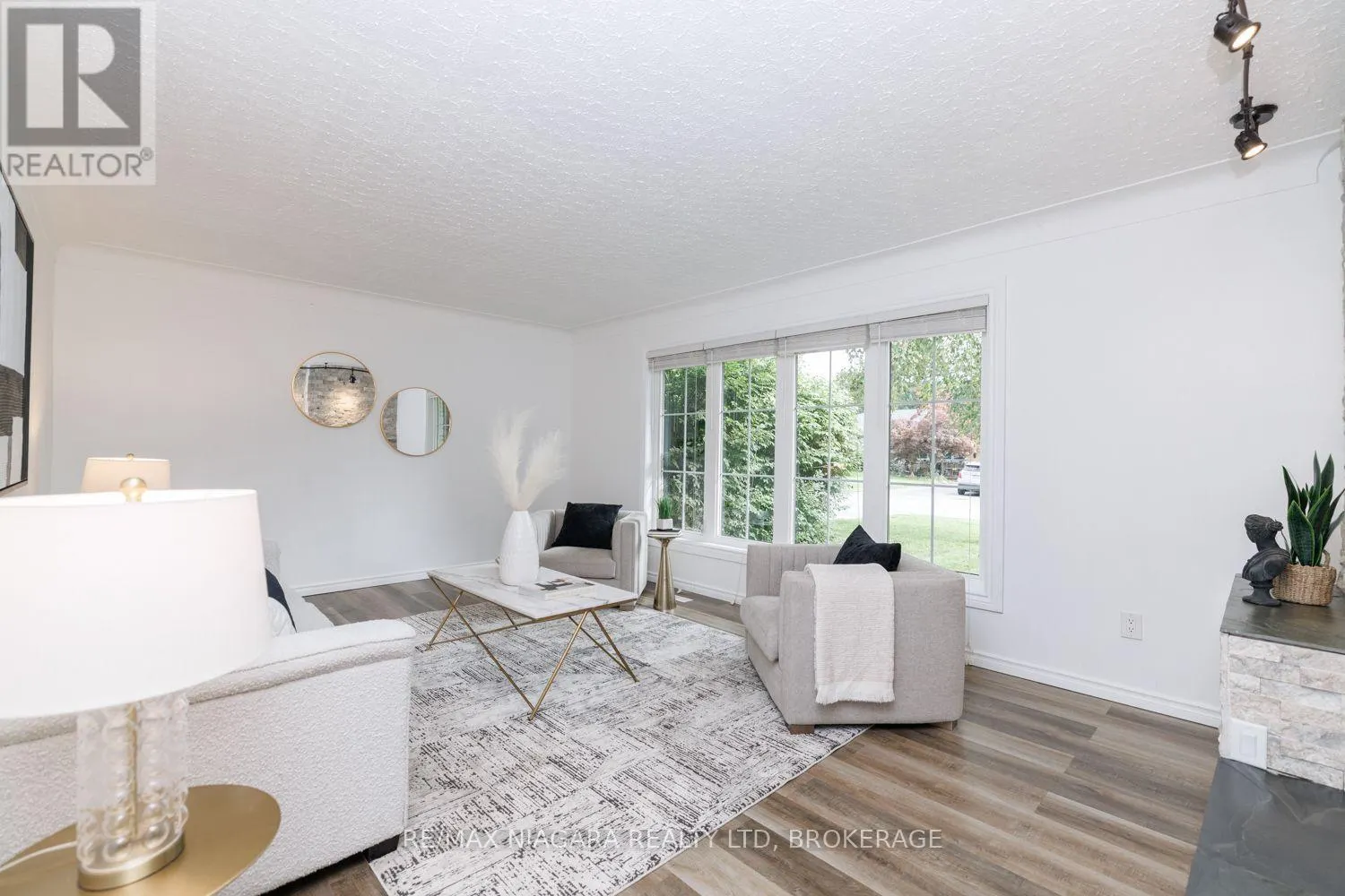 42 STRATHCONA DRIVE S