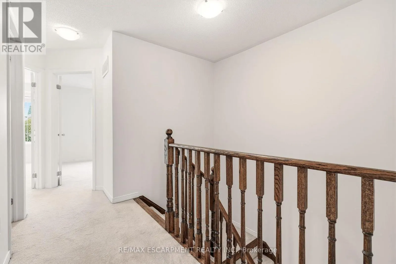 215 NISBET BOULEVARD