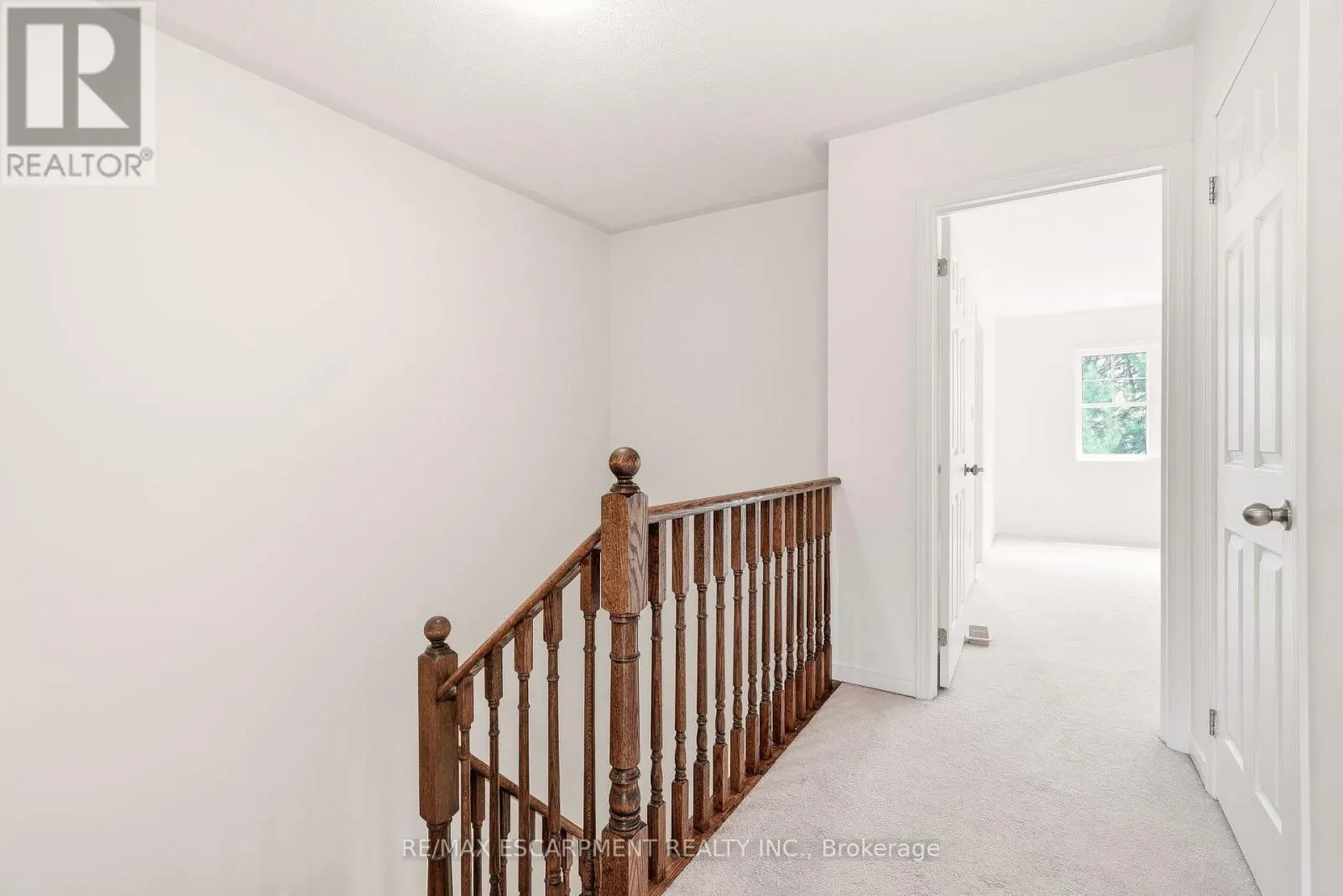 215 NISBET BOULEVARD