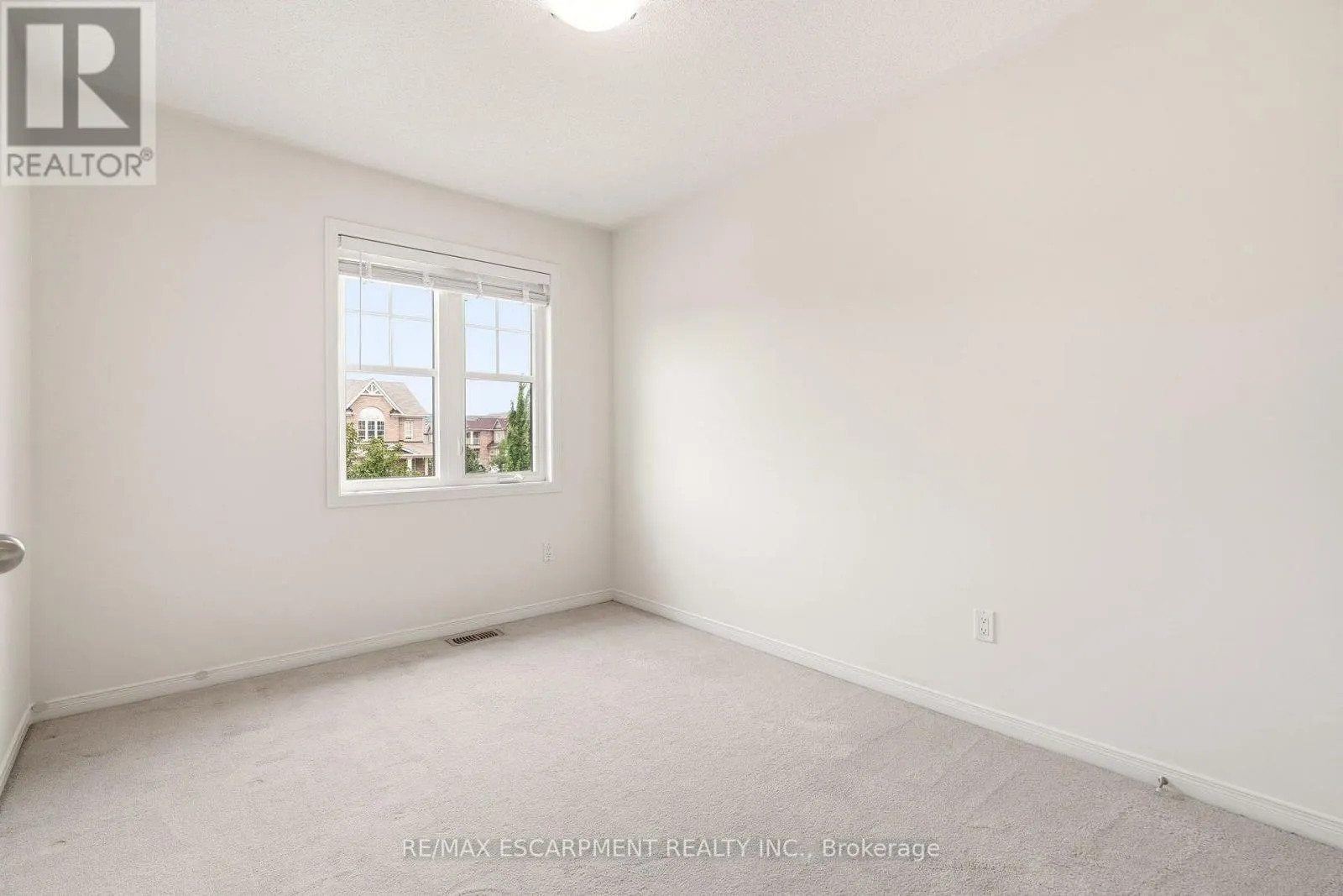 215 NISBET BOULEVARD