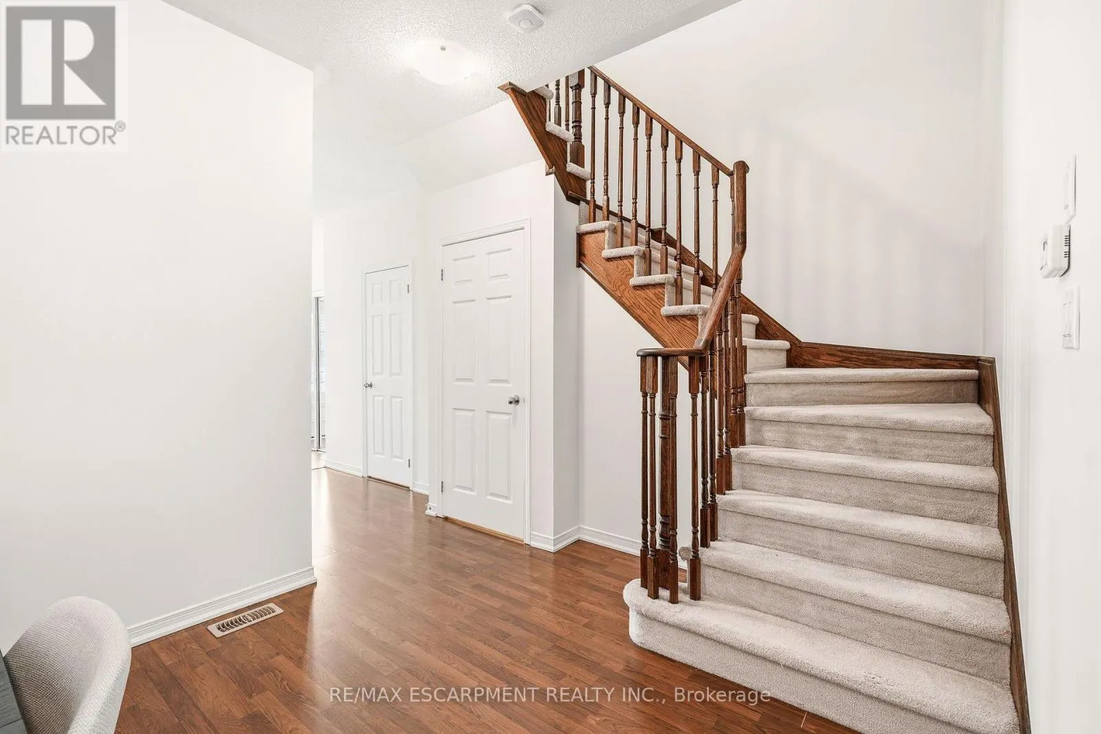 215 NISBET BOULEVARD